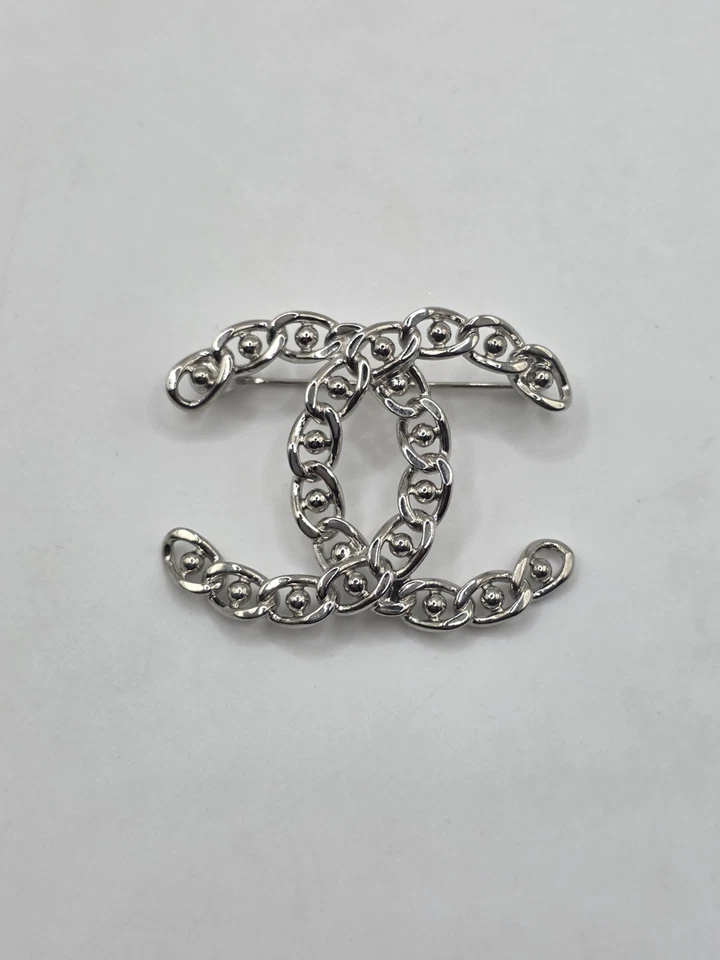 AUTÉNTICO NUEVO Broche Chanel Plateado 2022 CC Cadena Eslabón Foto 4 de 4