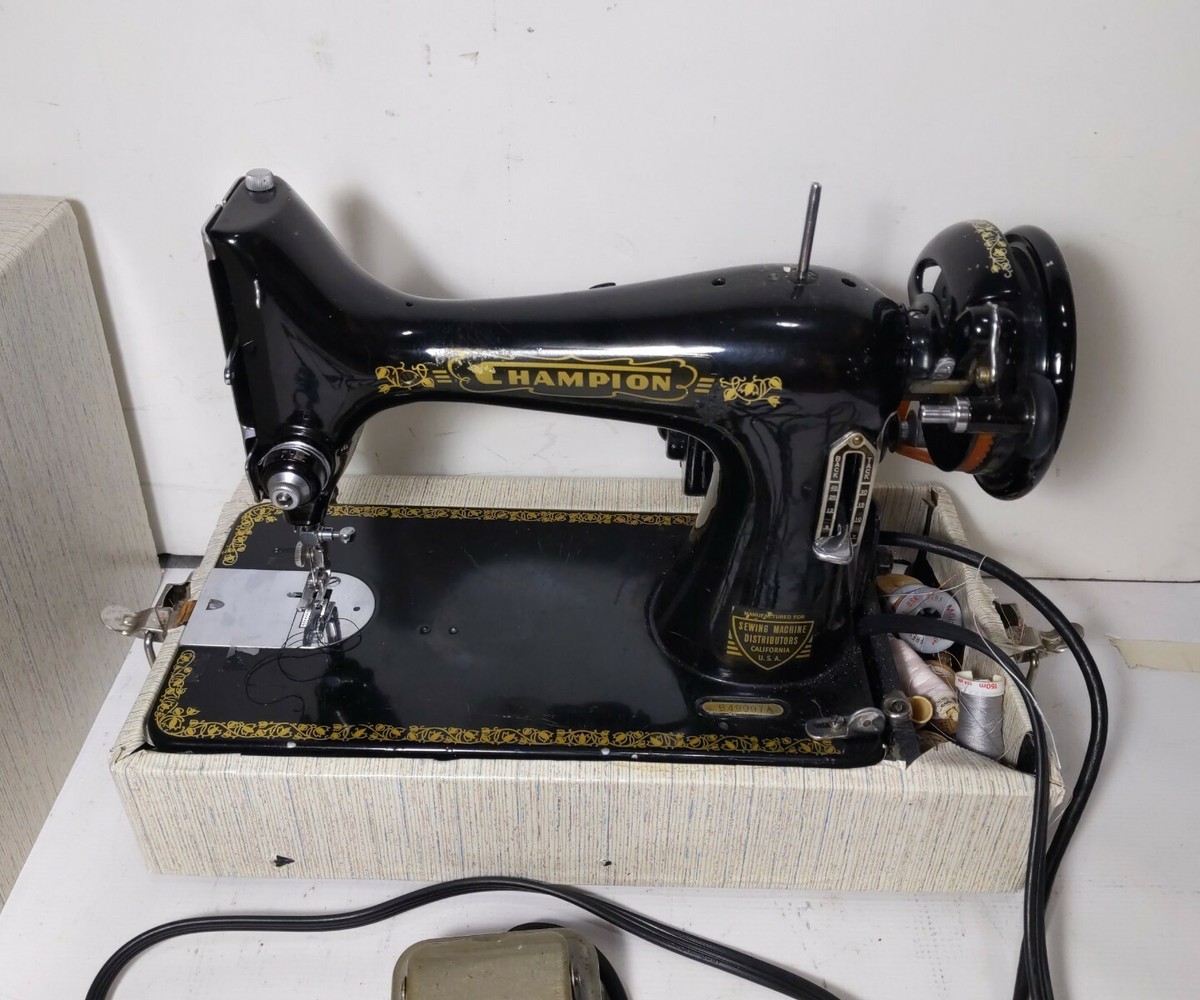 趣味 VINTAGE CHAMPION Vintage Champion Sewing Machine in Case Antique Style - Delco