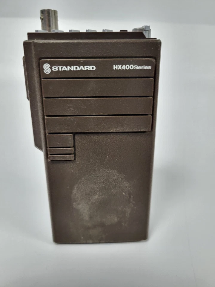 Radio VHF 138.0-174.0 estándar vintage con cargador (sin batería sin probar) Foto 2 de 4