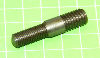 06-7571 NMT2209 cylinder base stud stepped 067571 stehbolzen Zylinderfuss