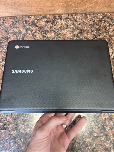 Samsung Chromebook 3 XE500C13 11.6 in. 2GB RAM 16GB SSD Intel Celeron N 2.48GHz - Picture 7 of 9
