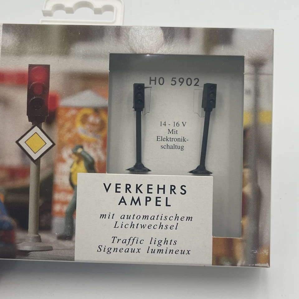 HO Scale 1:87 Busch 5902 Traffic Light Set - Image 2 of 3