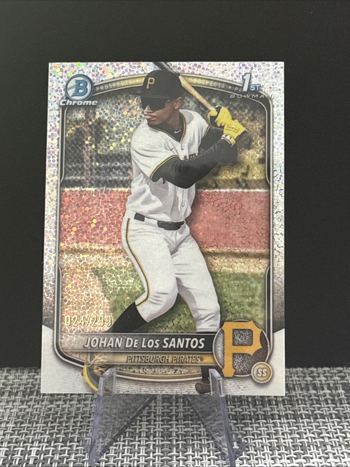 2025 Bowman Chrome Johan De Los Santos 1st Speckle Refractor /299 Pirates