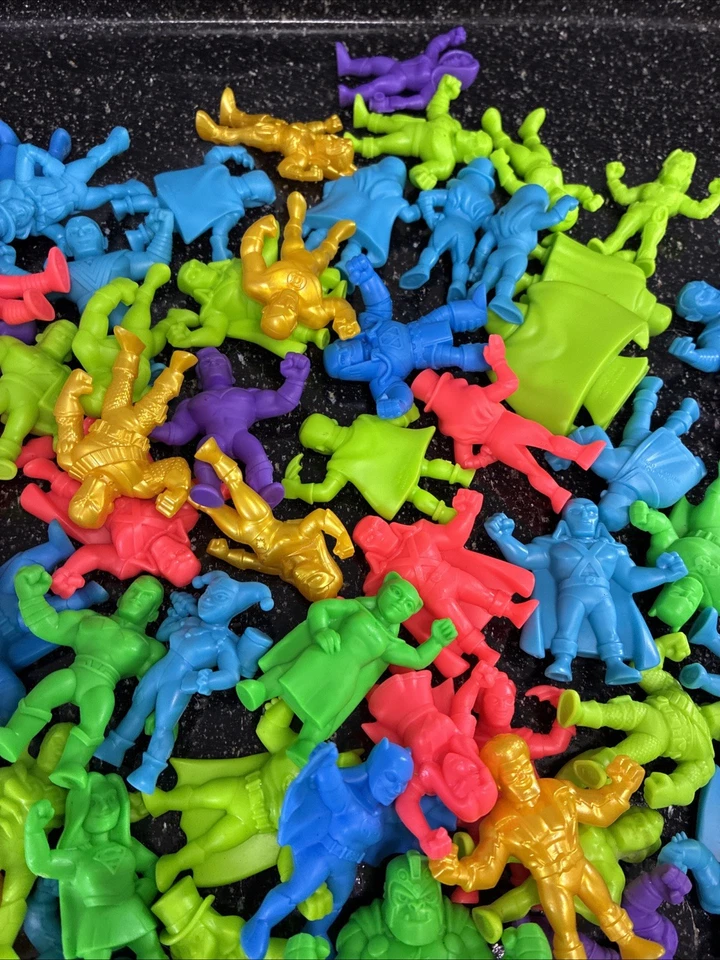 Wendy’s DC Super Heroes Mini Figures M.U.S.C.L.E. Style Lot of 106 - Image 4 of 4