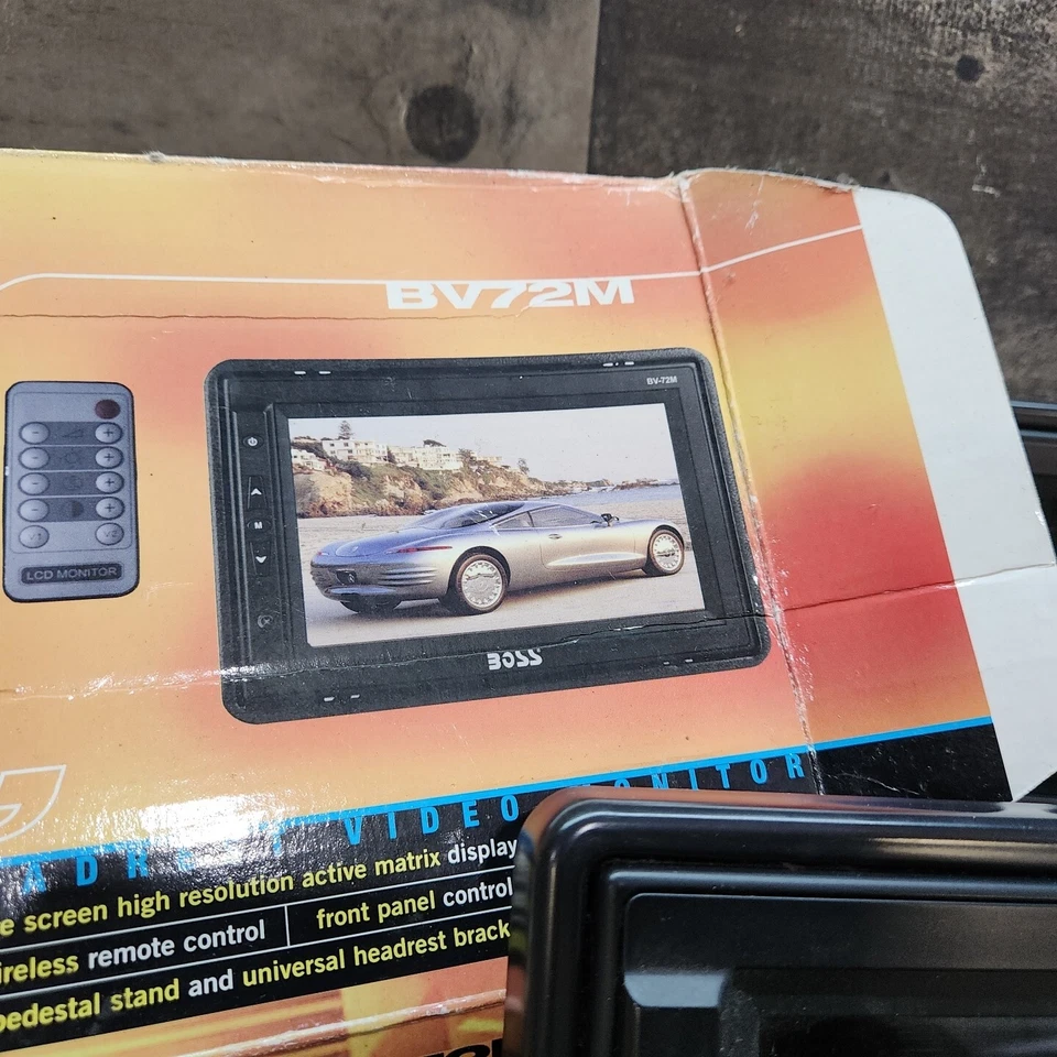 Boss BV72M 7.2" Headrest Video Monitor w/ Remote (w/ 2nd monitor may be cracked - Image 3 of 4