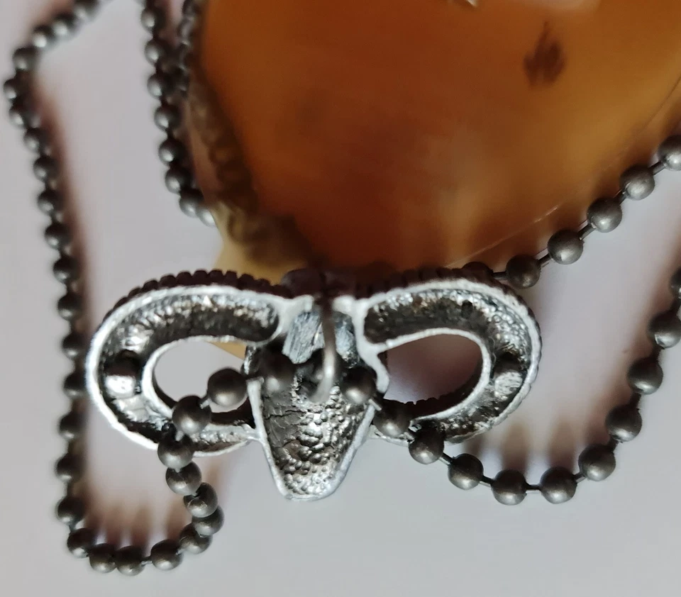 AUTÉNTICO COLLAR CON CUENTAS COLGANTE DE METAL CABEZA CUERNO CALAVERA CARNERO VIKINGO GÓTICO Foto 4 de 4