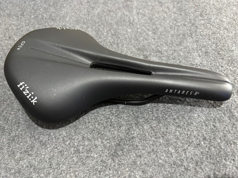 Fizik (fi'zi:k) Road Bike Cutaway Saddle Antares R5 open large black 150mm VGC