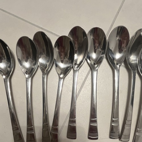 10 Edelstahl Löffel Set Silber Modern Spülmaschinenfest Glänzende Oberfläche - Bild 2 von 3
