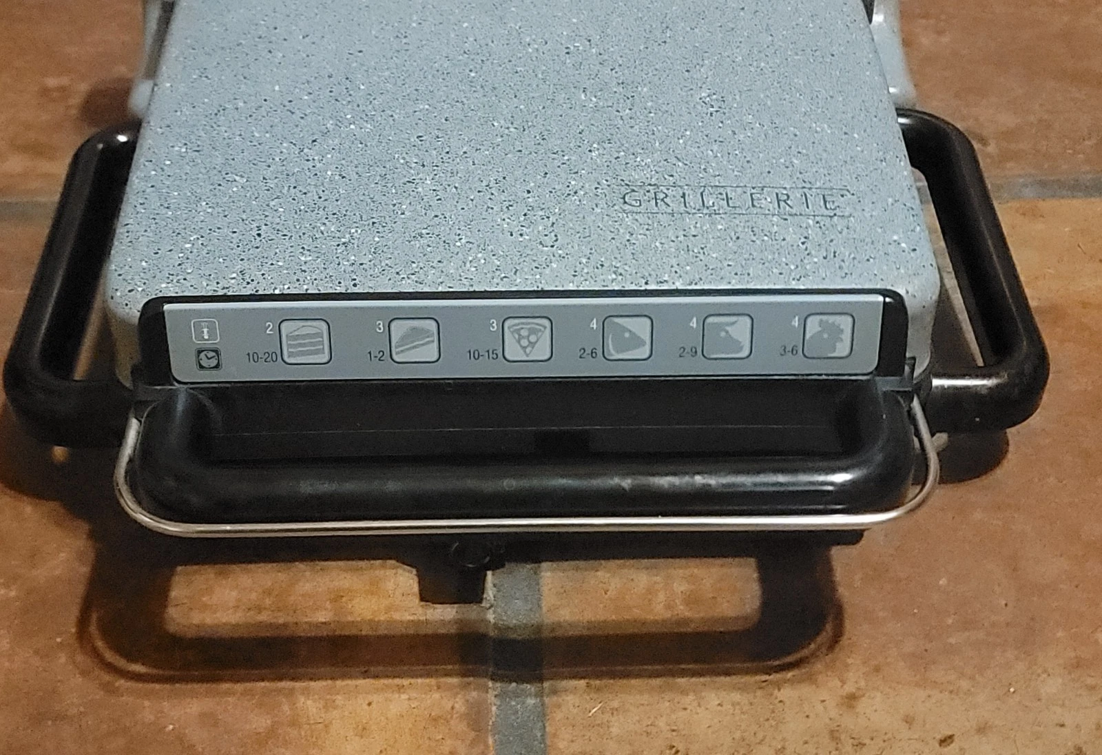 Vintage Toastmaster Grillerie 2001S Platinum Indoor Electric Speed Grill &Waffle