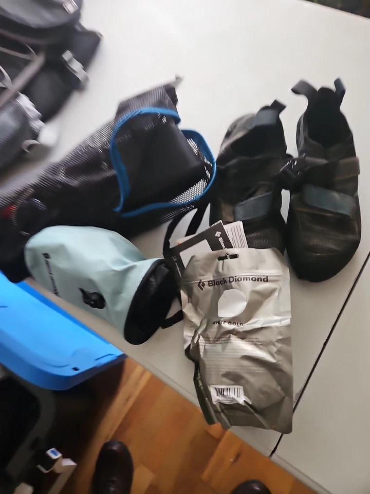 Zapatos de Escalada Diamante Negro Talla 11 con Accesorios de Escalada Foto 4 de 4