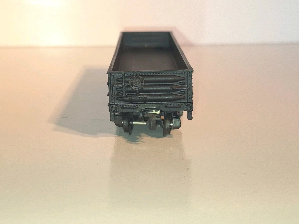 Lifelike 40' Gondola for B & O. V/good cond. HO Scale. Plastic wheels. No Box. - Image 4 of 4