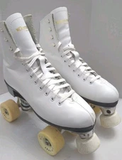 Dominion Canada White Boot Roller Skates Sz 8 Sure Grip Competitor 5L Plates