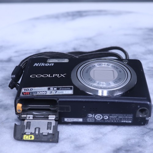 Cámara digital Nikon Coolpix s560 10 MP con estuche Lowepro lector de tarjetas y cargador - Imagen 10 de 15