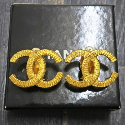 Boucles d'oreilles clips vintage CHANEL plaqué or logos CC #951c Rise-on - Photo 1/4