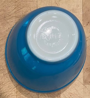 Pyrex Blue Mixing Bowl 1-1/2 Pint USA 5-5/8  Free Ship 1945-1950 mark