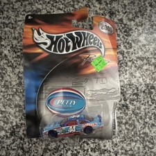 Hot Wheels NASCAR Petty Dodge Pit Board Series 44 2001 1:64 Diecast Car
