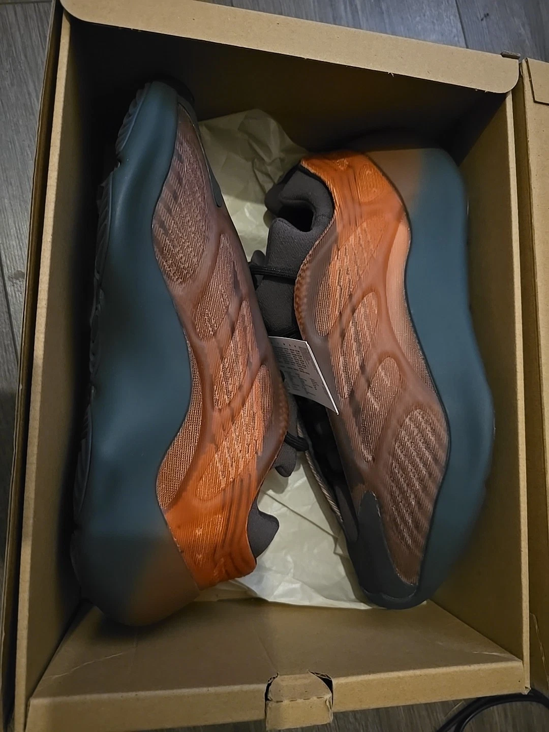 Adidas Yeezy 700 V3 Copper Fade Uomo UK Taglia 8.5 Nuove.