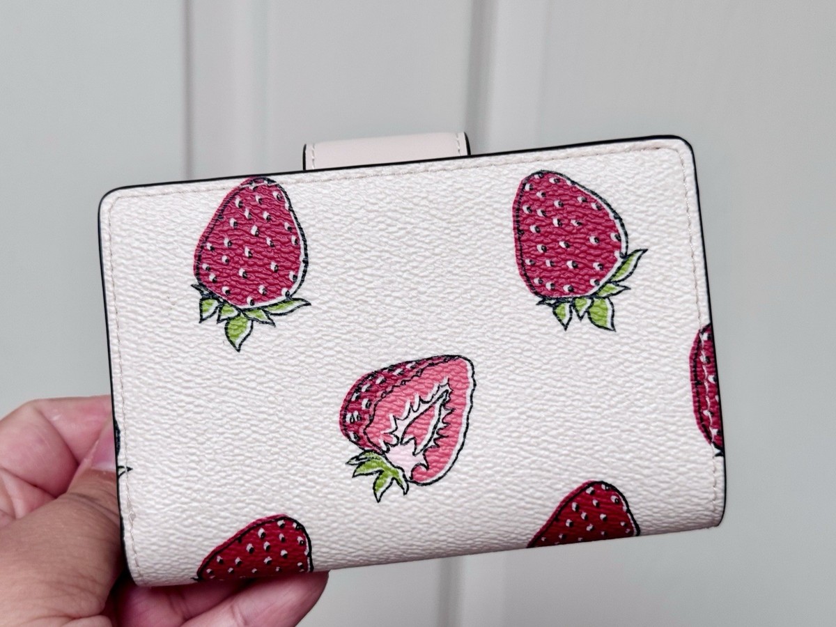 小物 coach medium wallet strawberry NWT Coach Medium Corner Zip Wallet With Strawberry Print CAP01 in