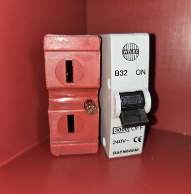 Wylex Plug In MCB 32A 32AMP Typ B BSEN 60898 mit Sockel