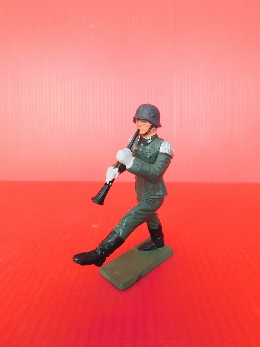 STARLUX ARMEE ALLEMANDE MUSICIEN EN TENUE DE PARADE DEFILANT