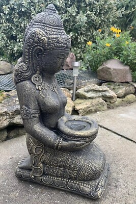 STEIN GARTEN BETENDE GEISHA BUDDHA MÄDCHEN KERZENHALTER GOLD STATUE ORNAMENT
