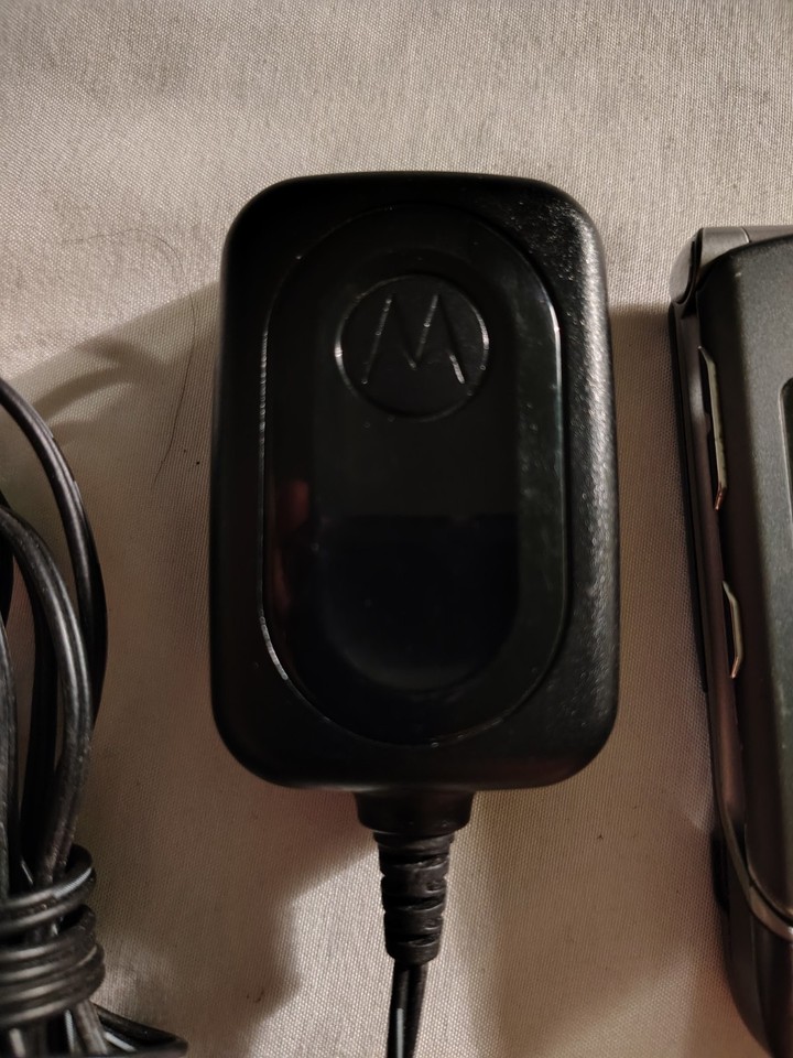 Motorola RAZR / Razor GRAY Cell Phone T-Mobile Flip Phone Vintage ...