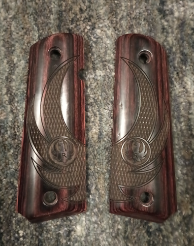 1911 pistol grip set. Camel bone, fit full size 1911s, natural texture (821E