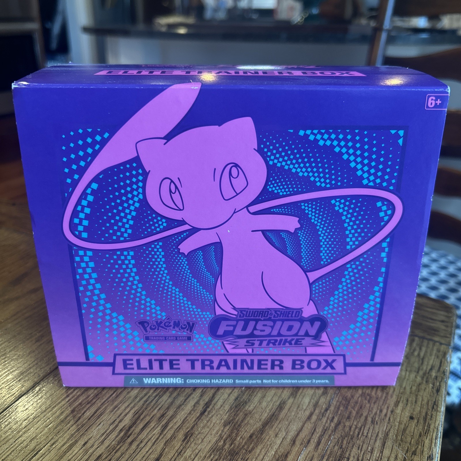 Pokémon Elite Trainer Box - Sword & Shield Strike