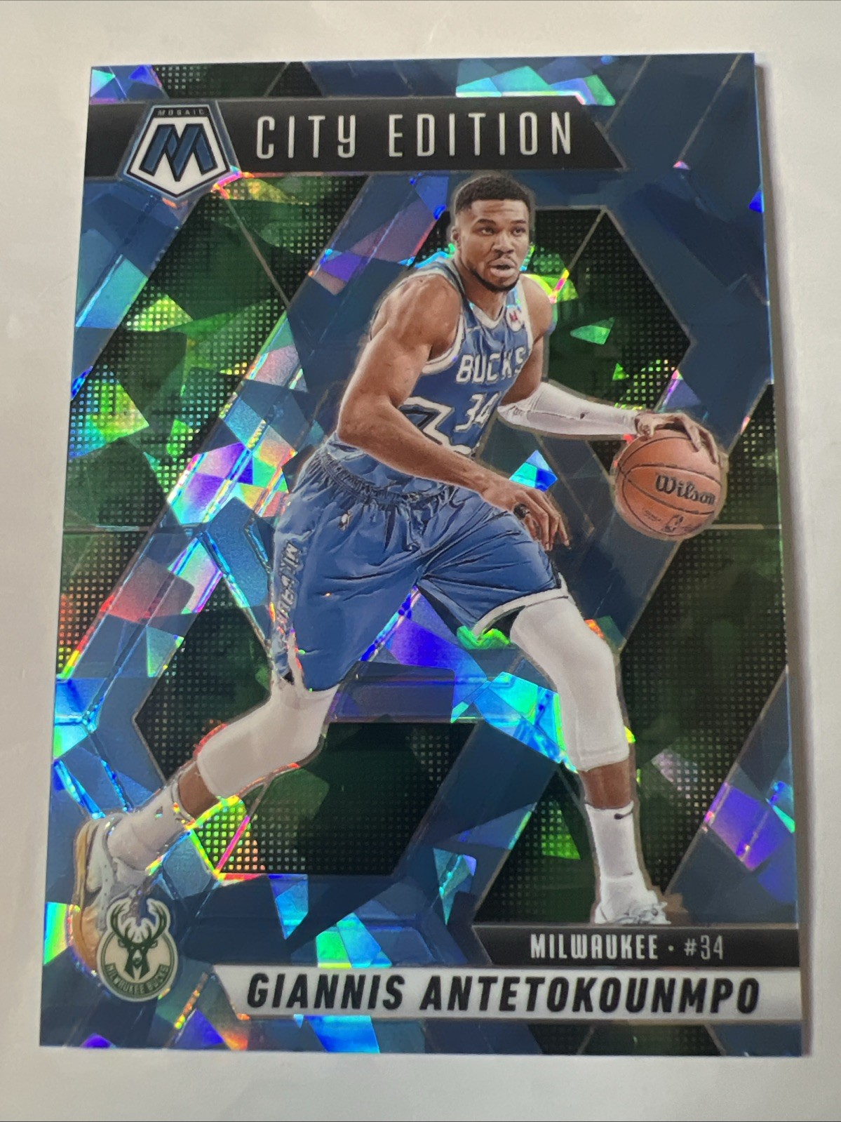 Giannis Antetokounmpo 2024-25 Panini Mosaic City Edition Ice Prizm /125 #282