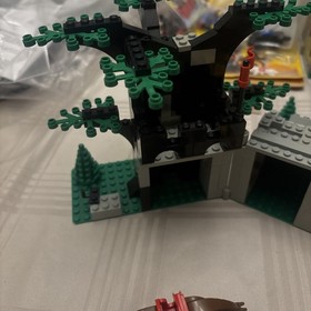 LEGO Castle: Camouflaged Outpost/Manual  (6066) 98 percent Complete *Read*