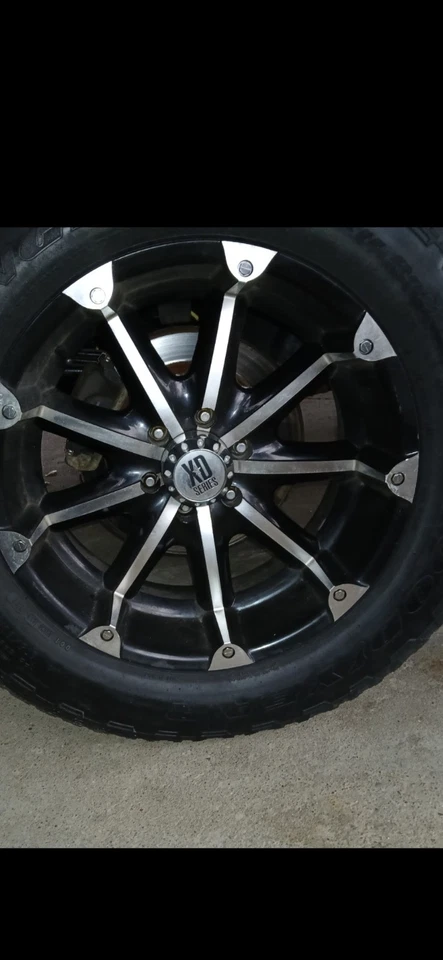 XD779 Badlands 20x9 6 tacos 135 ruedas y neumáticos, se adapta a Ford F-150 Foto 2 de 3