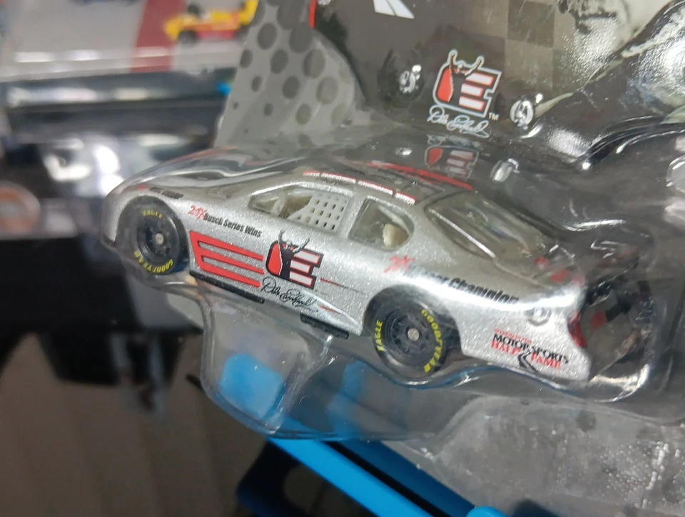 Dale Earnhardt #3 2006 Salón de la Fama Homenaje Plata 1:64 WC Ganadores Círculo Foto 4 de 4