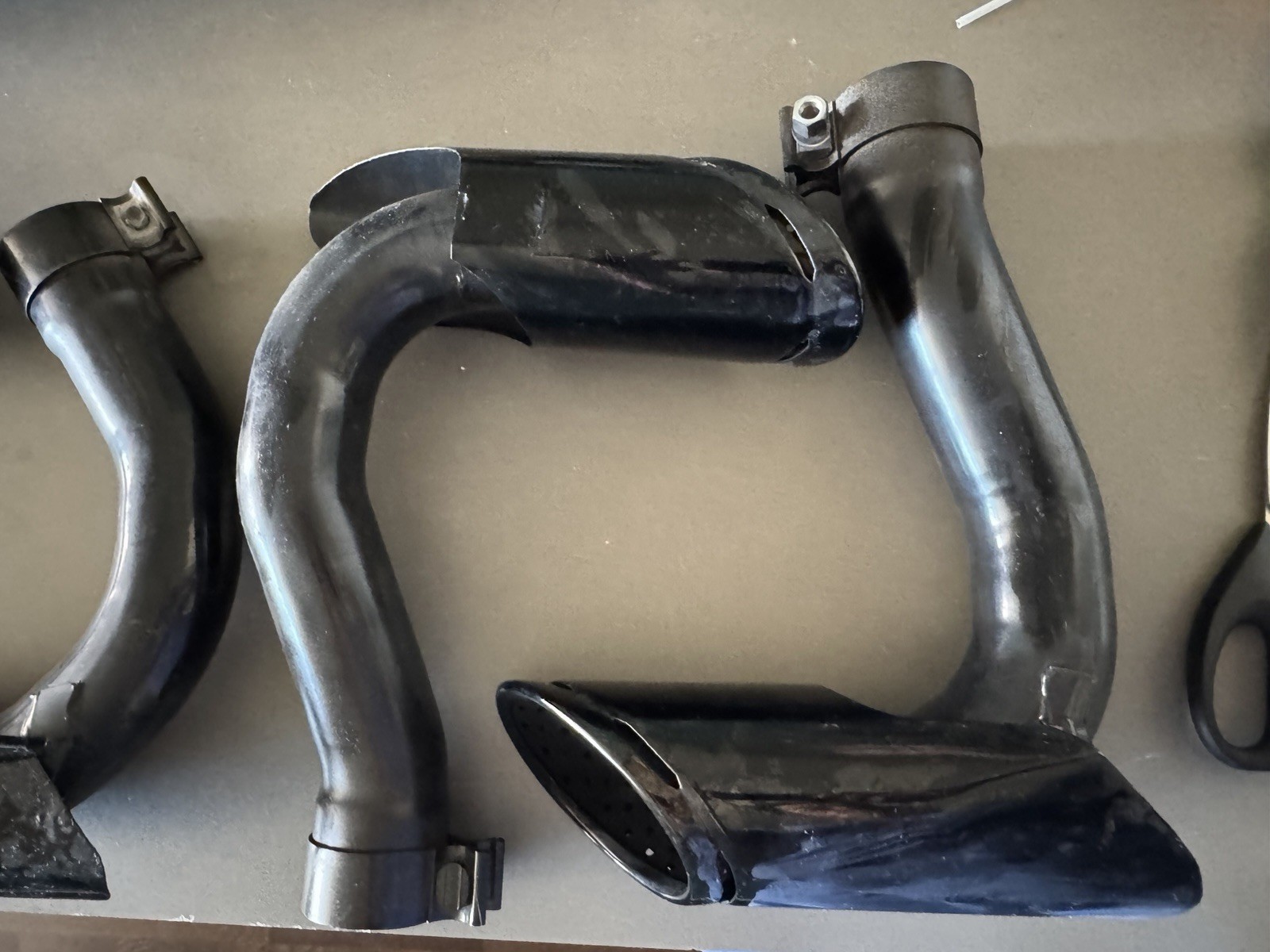 2024 Lamborghini Urus OEM Muffler Exhaust System w/ OEM Black Tips