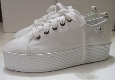 VS White Canvas Platform Sneakers Womens Sz 5 With Turtle Charm Casual Preppy