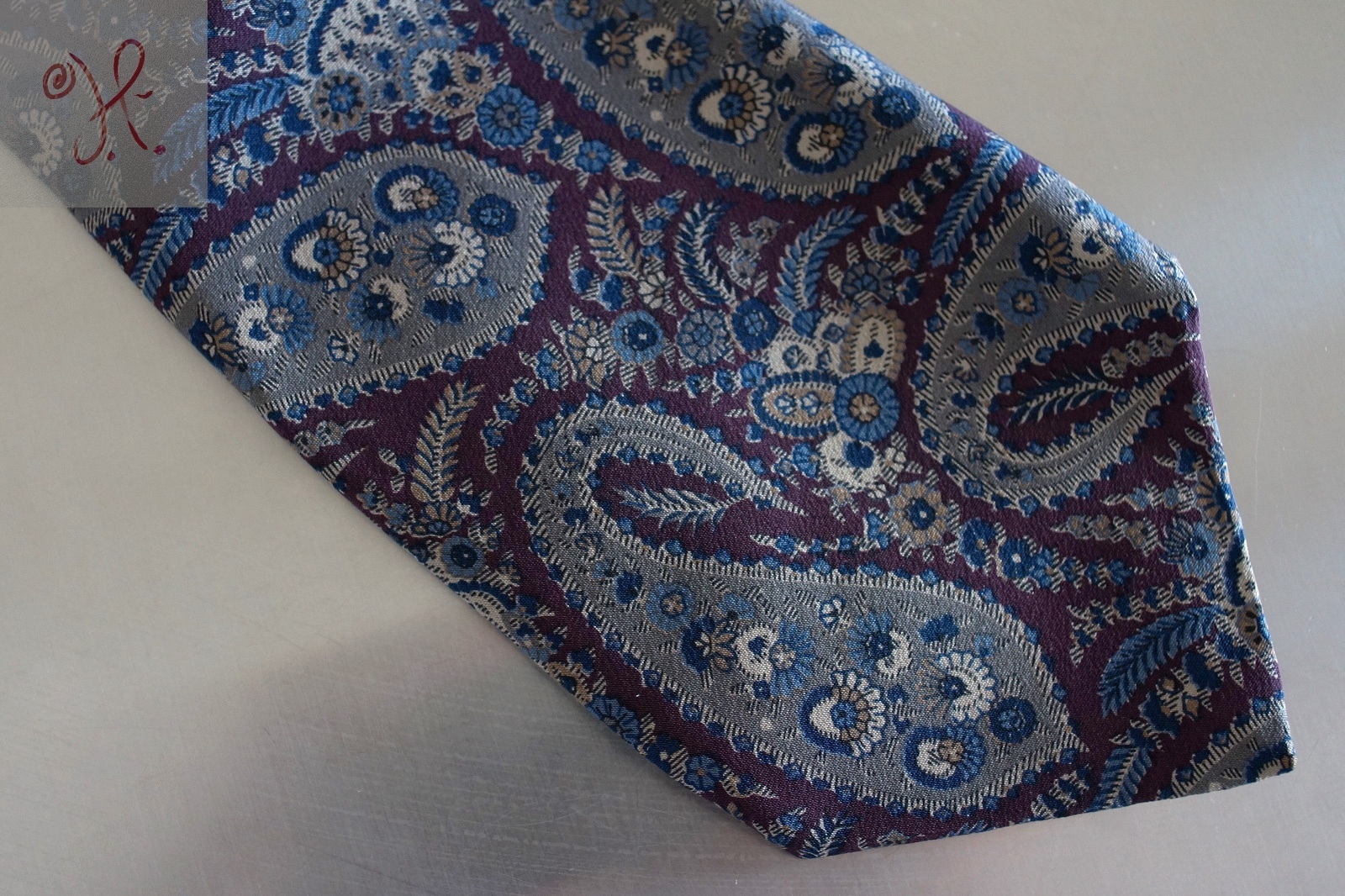 Guy Laroche 100 Pure Silk Tie Necktie Gray Burgundy & Blue Made in