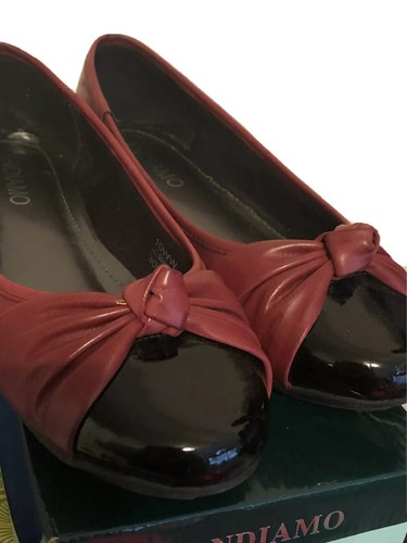 Andiamo Red Black Flats Size 10 Wide WW - Picture 3 of 3