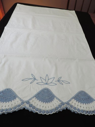 SWEET PAIR VINTAGE PILLOWCASES ~W/ BLUE HAND CROCHETED TRIM~ - Picture 2 of 3