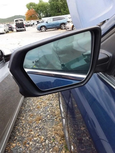 Used Left Door Mirror fits: 2019 Chevrolet Equinox w/blind spot alert opt DWK pa