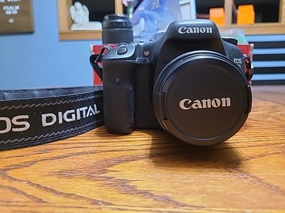 Canon EOS 7D DSLR Camera Kit 22K Shutter Count w/ 18-55mm Lens Charger