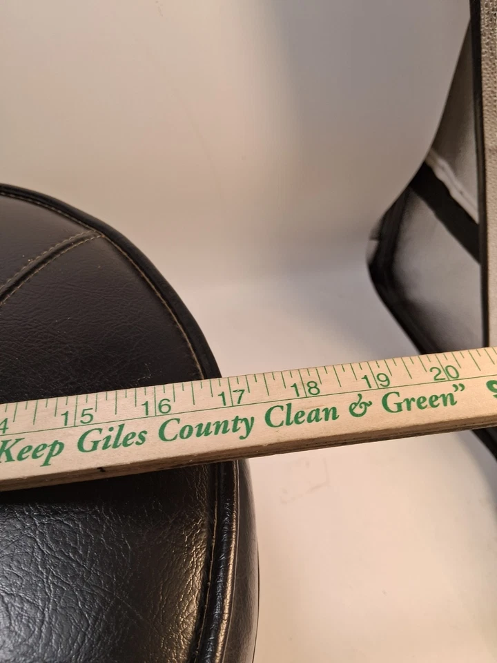 Babcock Phillips Corp MCM escabelo de vinil preto otomano com 4 pernas cônicas de madeira - Imagem 4 de 4