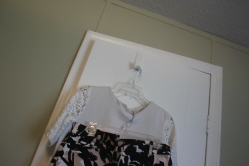 ANN TAYLOR LOFT BLACK/WHITE WOMEN'S SHORTS SZ 2, /TOP/BLOUSE WITH LACE SZ - Picture 5 of 7