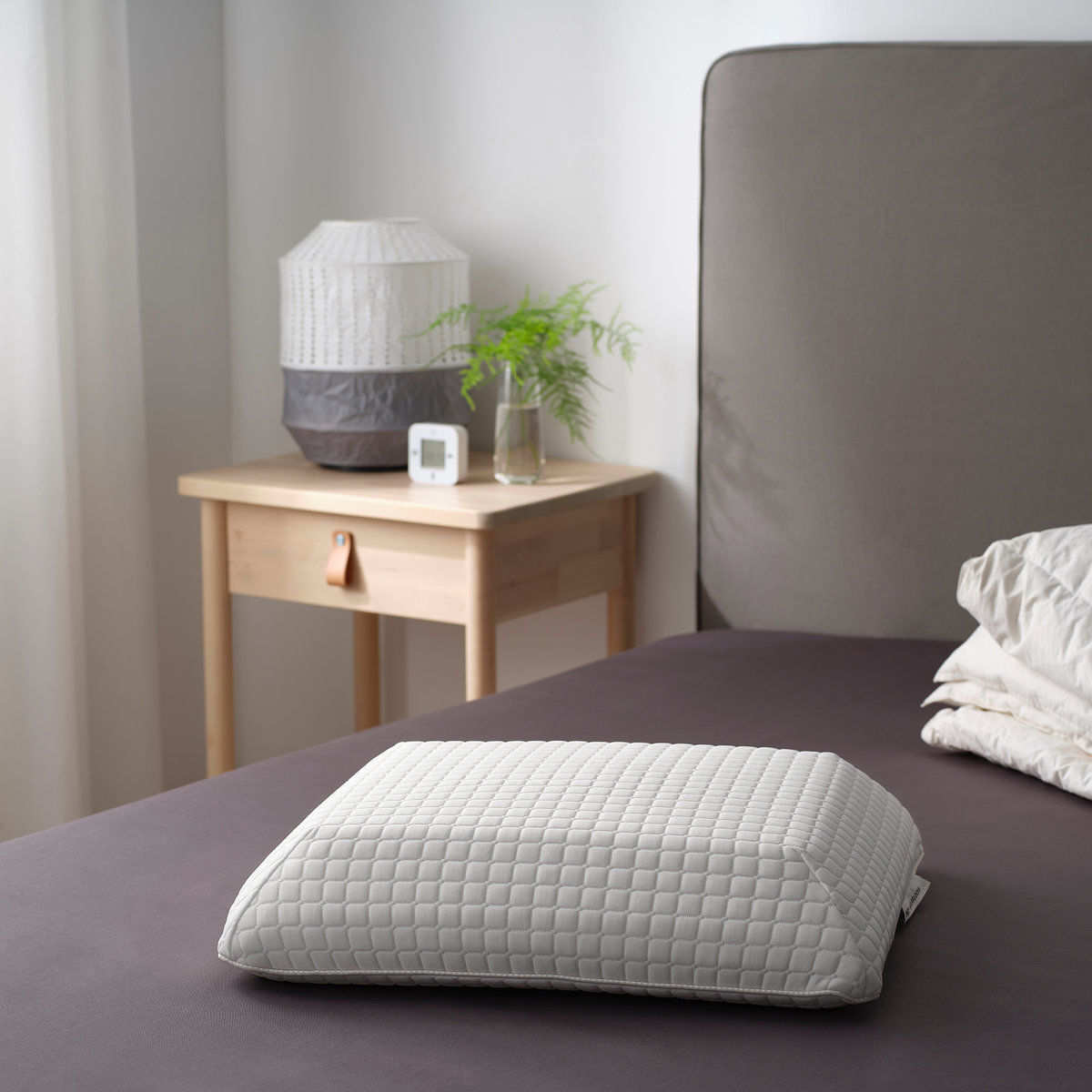 MJÖLKKLOCKA Ergonomic pillow, side/back sleeper, Queen - IKEA