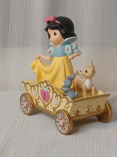 Precious Moments Disney Showcase Snow White Princess First Birthday NOS 104403 - Picture 12 of 13