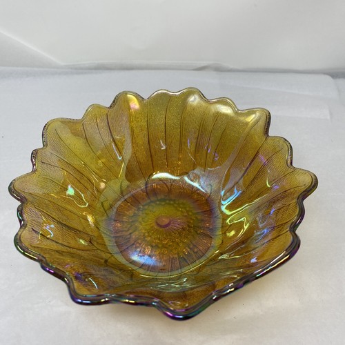 Carnival Glass Bowl Vintage Scalloped Rim Sun Flower Design 7" Diameter 2.5"Tall - Picture 2 of 12