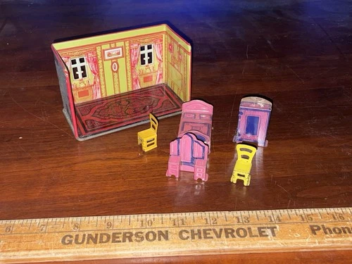 MARX Honeymoon Cottage Room with 5 Pieces of Furniture