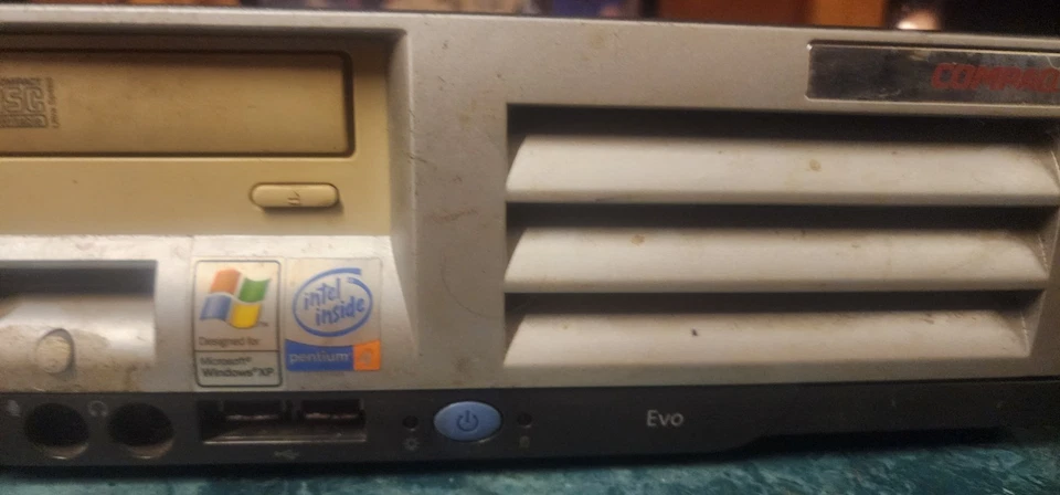 Compaq Evo D510 SFF • Pentium 4 @1.7ghz 1.24GB RAM 40GB HDD WinXP Pro Foto 2 de 3