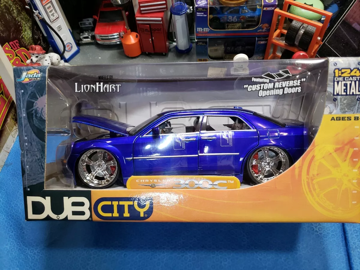 1 24 Jada Dub City Chrysler 300C in BLUE Reverse doors BEAUTIFUL VERY NICE CAR