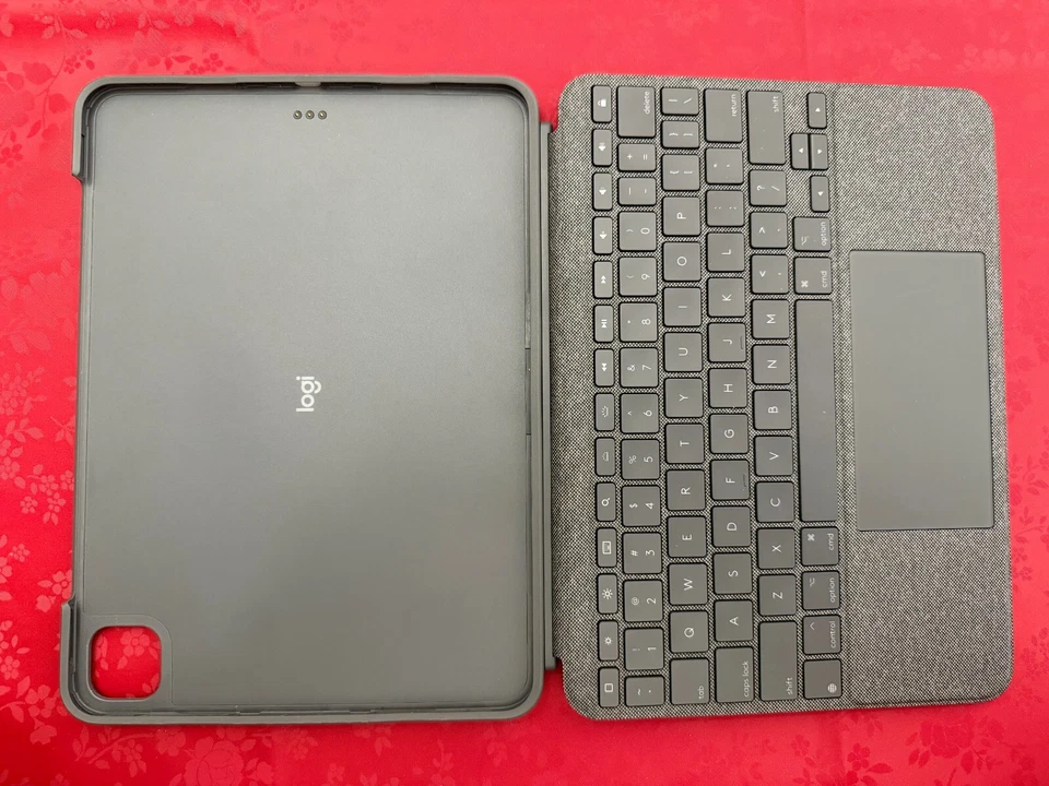Logitech Combo Touch Trackpad Keyboard Case iPad Pro 11, 1st - 4th Gen - Image 2 of 4