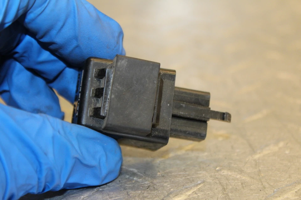 Yamaha FZ1 2003 relé  Foto 3 de 4