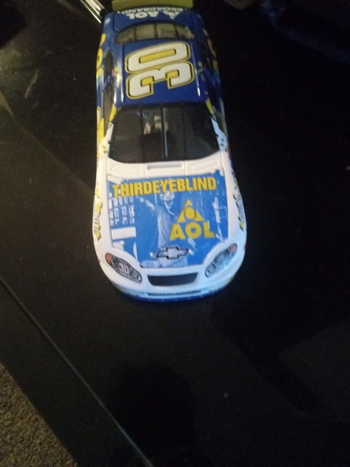 Car toy made of metal you can open from trunk and Back trunk. - Image 2 of 4